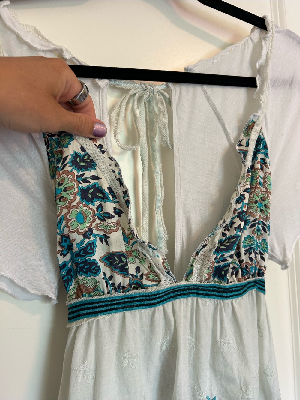 True vintage Free People White Embroidered boho Peasant Top, open back, deep V - Picture 5 of 8